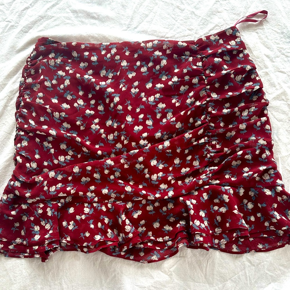 Super flirty mini skirt. Flattering ruching in back and on side.